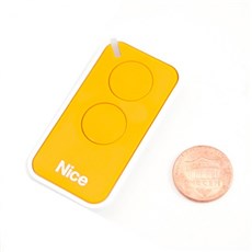 La NICE Era Inti INTI2Y est la plus petite télécommande de NICE